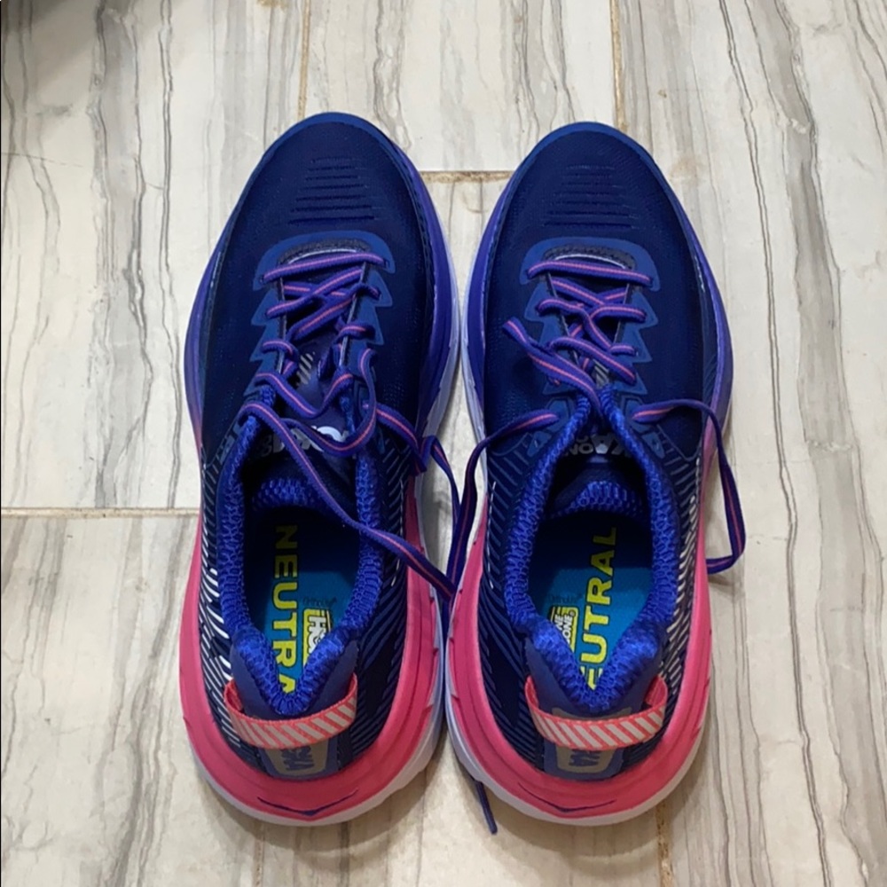 Running/walking tennis shoes